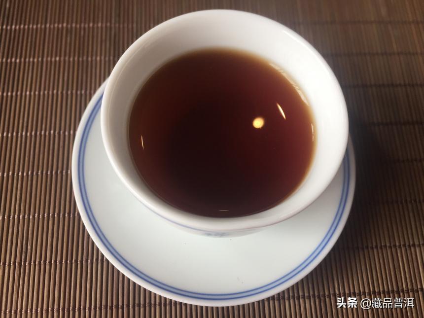 秋冬适宜喝熟茶，推荐“熟茶之父”邹炳良代表作，04年老同志熟饼